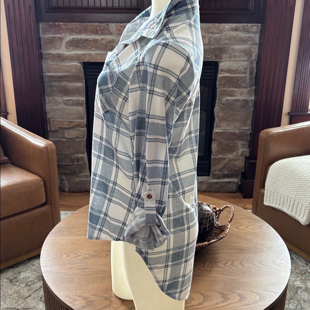 Day trip Blue and White Plaid Button-Up Shirt. Sz M - Picture 2 of 3